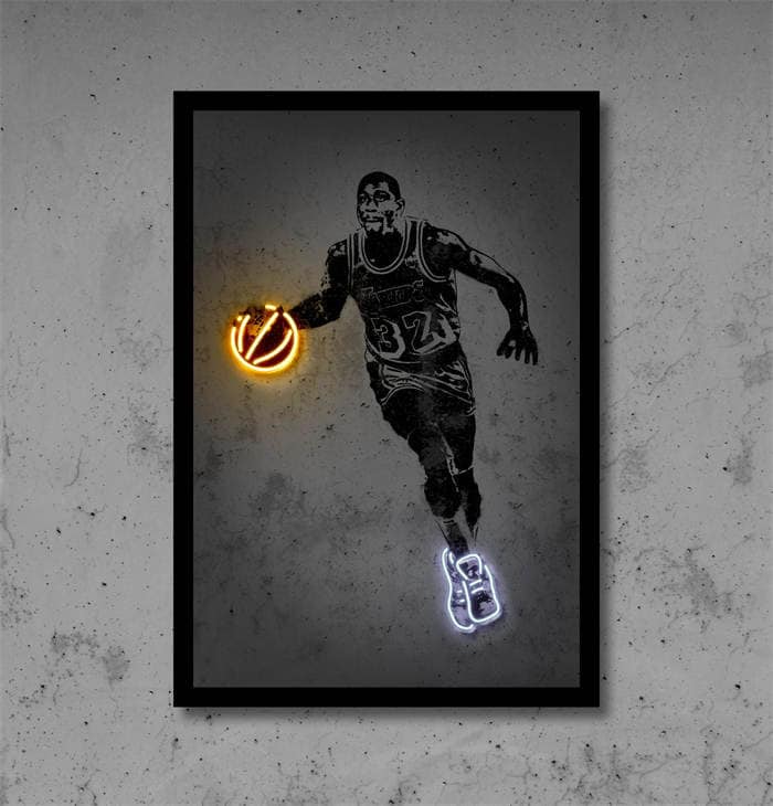 Stilvolles Poster eines springenden Basketballspielers mit Neon Ball, perfektes Wandbild ohne Rahmen, von justgoodmood.
