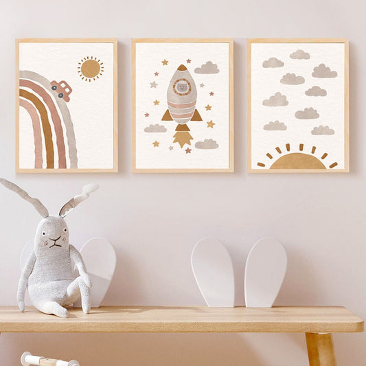 Bezauberndes Boho Kinderzimmer Poster Set von justgoodmood mit Regenbogen, Rakete und Sonne - bringt Freude und Inspiration in jedes Zimmer!