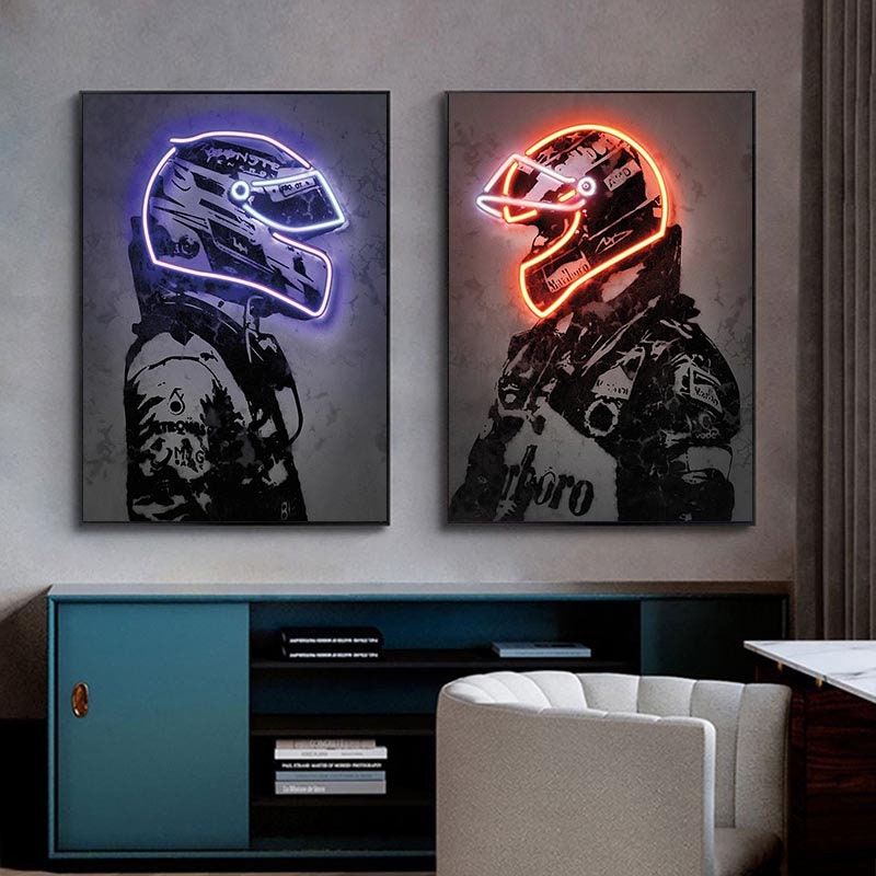 Zweifaches Poster von Formel 1 Rennfahrern mit neonfarbenen Helmen von justgoodmood – eine aufregende Dekoration für Motorsport-Fans.