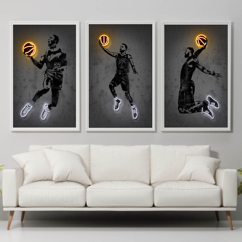 Drei stilvolle Poster von Basketballspielern mit Neon Ball als Deko Print ohne Rahmen, ideal für lebhafte Räume, von justgoodmood.