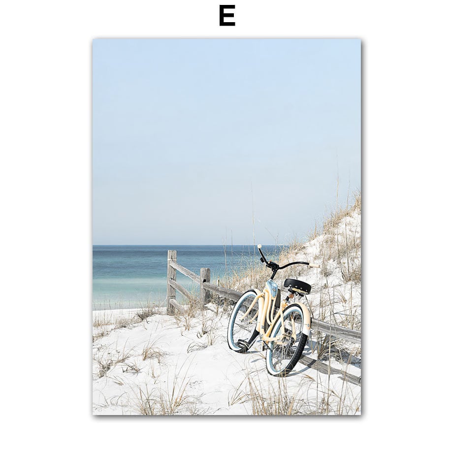 Poster von justgoodmood mit einem klassischen Fahrrad an einem ruhigen Strand, ideal für ein sommerliches Feriengefühl.