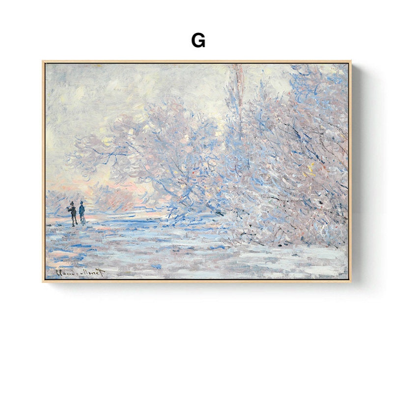 Vintage Claude Monet Poster I Deko Print ohne Rahmen von justgoodmood, stellt einen winterlichen Spaziergang dar, umgeben von verschneiten Bäumen und zartem Licht.