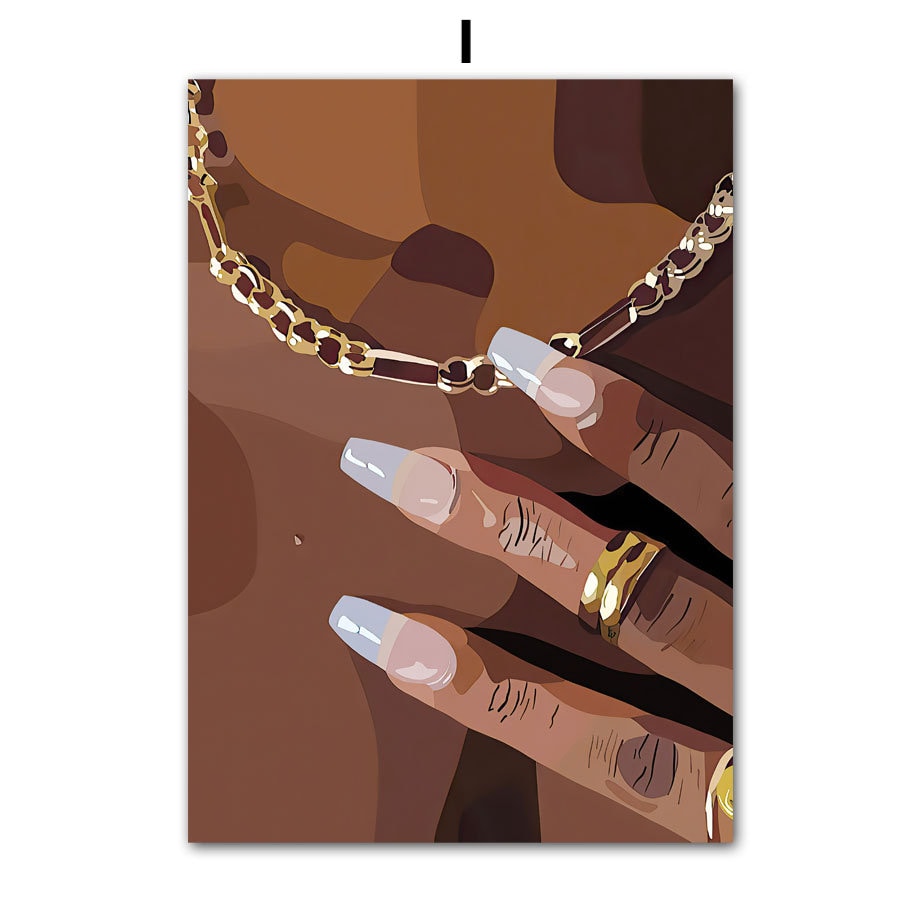 Stylisches Poster "Hip Hop Schmuck Mode" von justgoodmood, das eine detailreiche Darstellung einer Hand mit Nägeln in sanftem Farbverlauf und goldenem Schmuck zeigt. Ideal für Wohnzimmer- oder Schlafzimmer-Deko, bringt einen urbanen Touch in dein Zuhause.