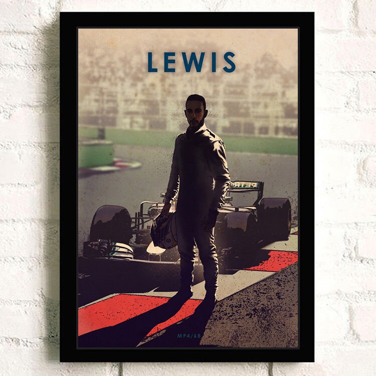 Stylisches Poster von Formel 1 Star Lewis Hamilton, das Dynamik in Ihr Zuhause bringt, von justgoodmood. Ideal als Deko Print ohne Rahmen!