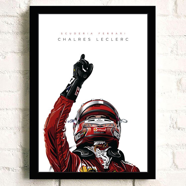 Charmantes Poster von Charles Leclerc in seinem Ferrari Rennanzug, freudig den Arm erhoben. Beeindruckendes Deko-Print von justgoodmood.