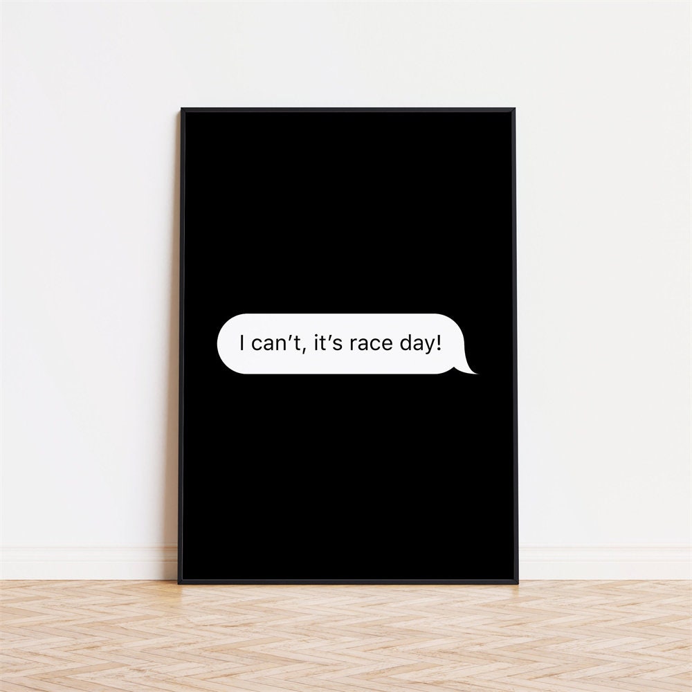 Stylisches Poster Formel 1 Sprüche von justgoodmood mit dem Text 'I can’t, it’s race day!' – perfekte Wanddekoration für Motorsport-Fans.