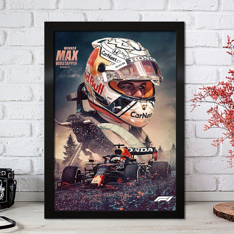 Faszinierendes Formel 1 Poster von Max Verstappen, das den Rennfahrer mit helm und Rennwagen von Red Bull zeigt. Perfekte Deko für Motorsport-Fans von justgoodmood!