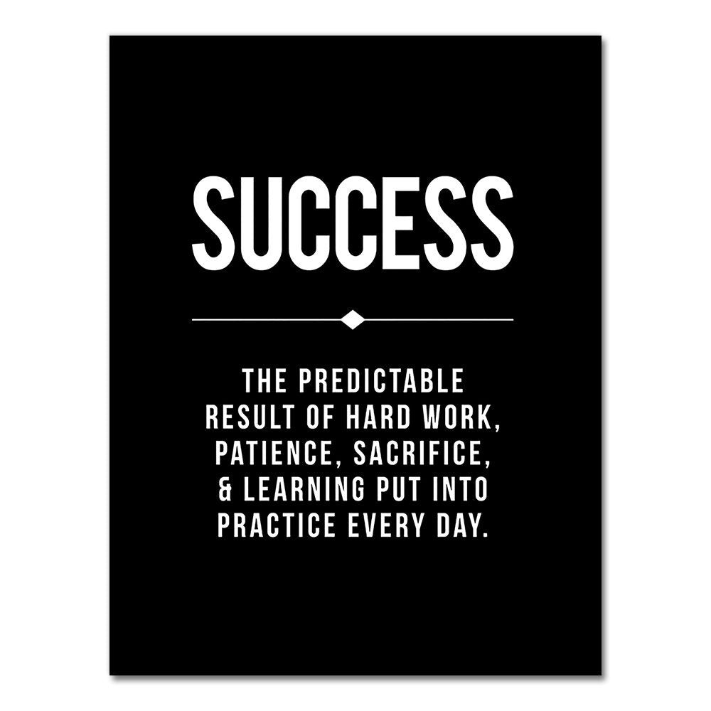 Motivierendes Poster mit dem Wort 'SUCCESS' und einer anregenden Definition. Perfekt für eine inspirierende Wandgestaltung. Von justgoodmood, Poster Motivation Sprüche Erfolg I Schwarz Weiß I Deko Print ohne Rahmen.