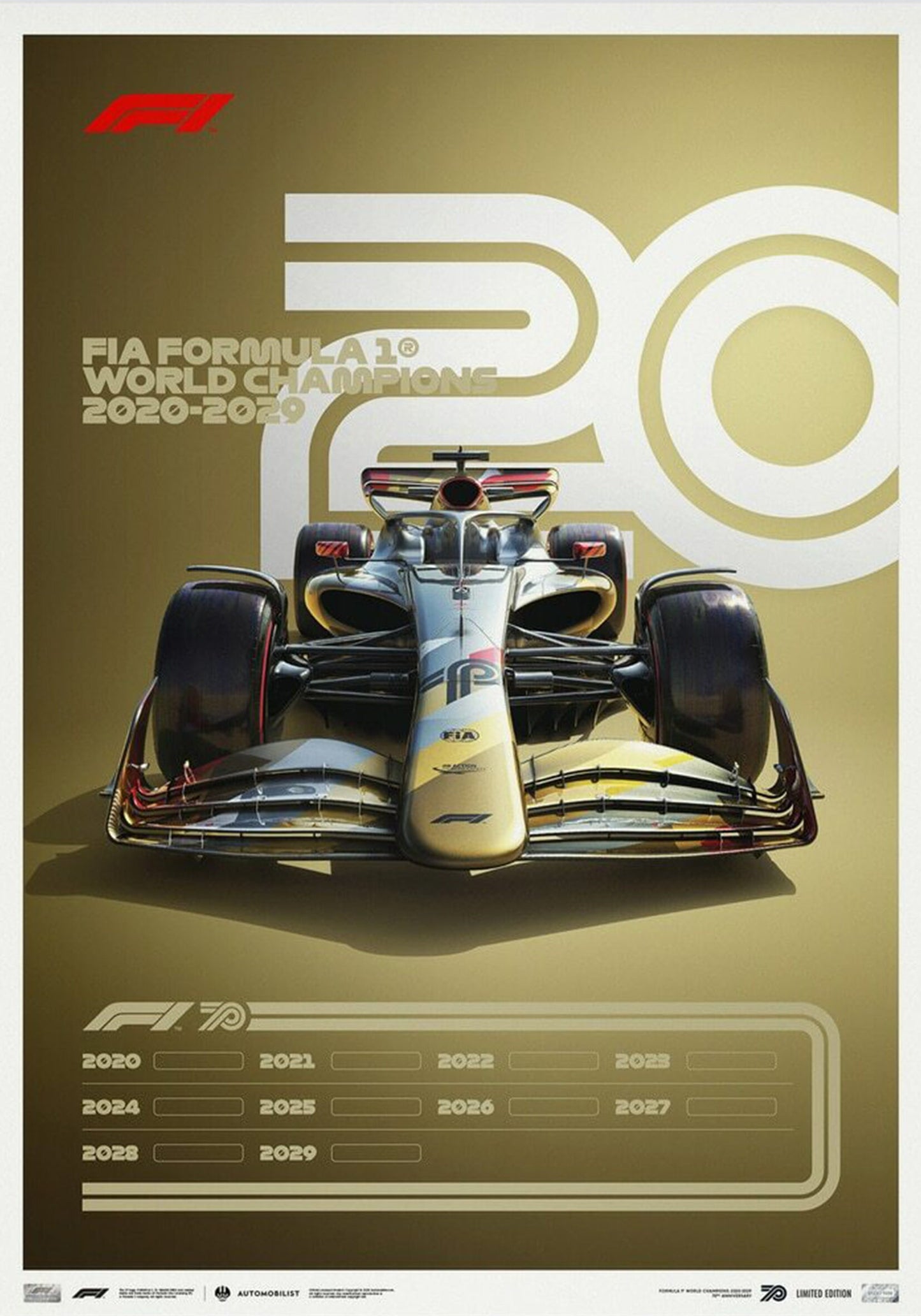 Poster Formel 1 Jahrzehnte Rennwagen Chronologie Legenden von justgoodmood, präsentiert den beeindruckenden Formel-1-Rennwagen zwischen 2020 und 2029 vor einem eleganten goldenen Hintergrund.