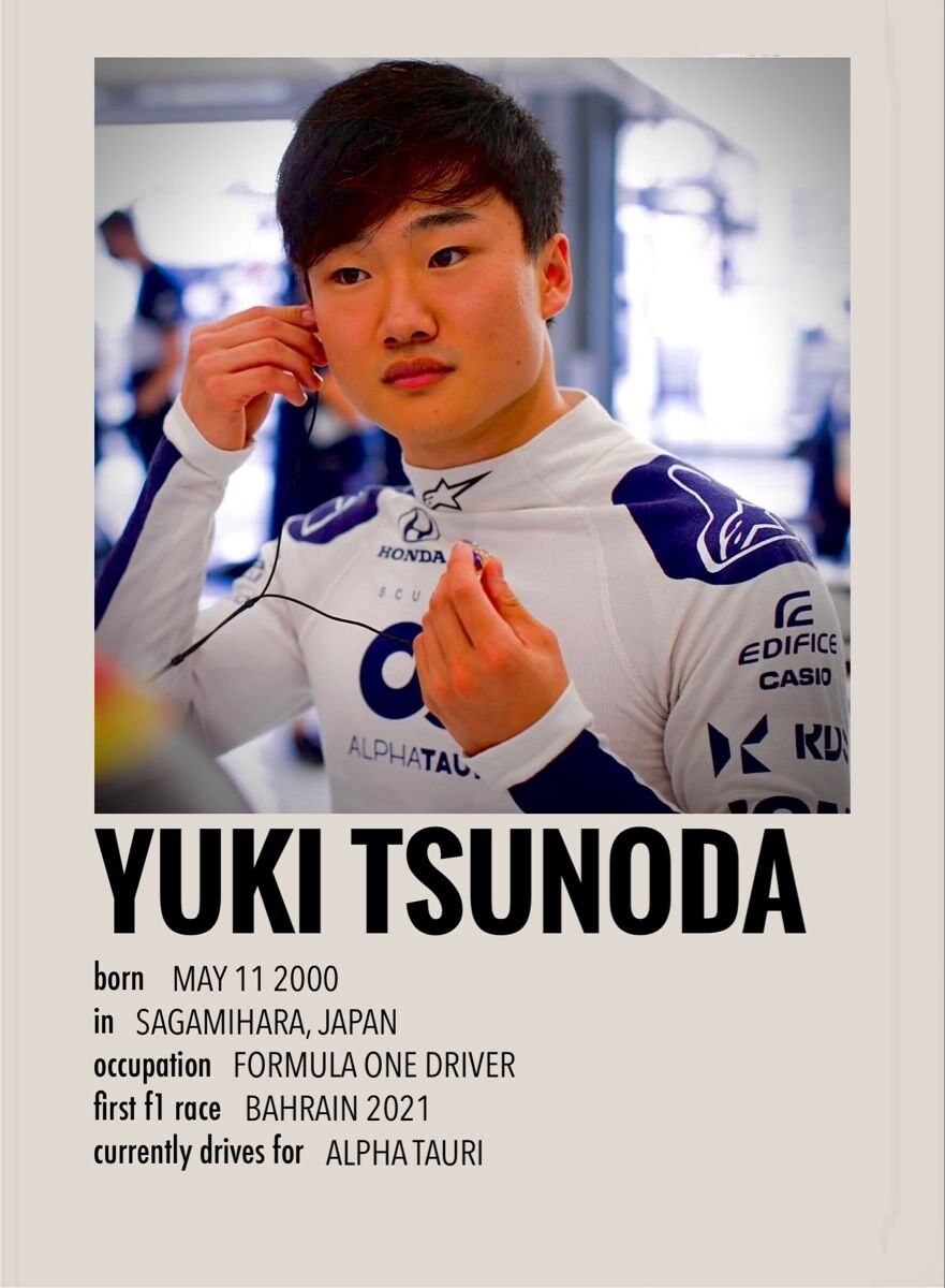 Ein junger Formel 1 Fahrer, der konzentriert ist, bereit für das Rennen, toll für Fans! Poster Formel 1 Rennfahrer Sammelkarten I Deko Print ohne Rahmen von justgoodmood.