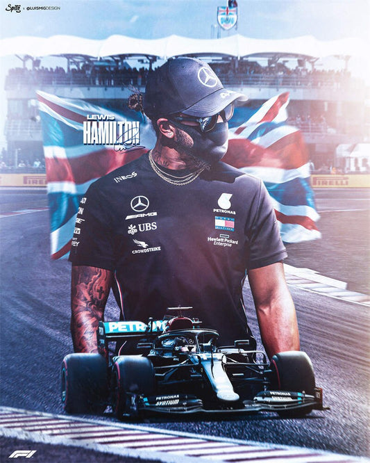 Stilvolles Poster mit Formel 1 Rennfahrer Lewis Hamilton vor der Rennstrecke, ideal für die Wanddekoration von Motorsportbegeisterten, von justgoodmood.