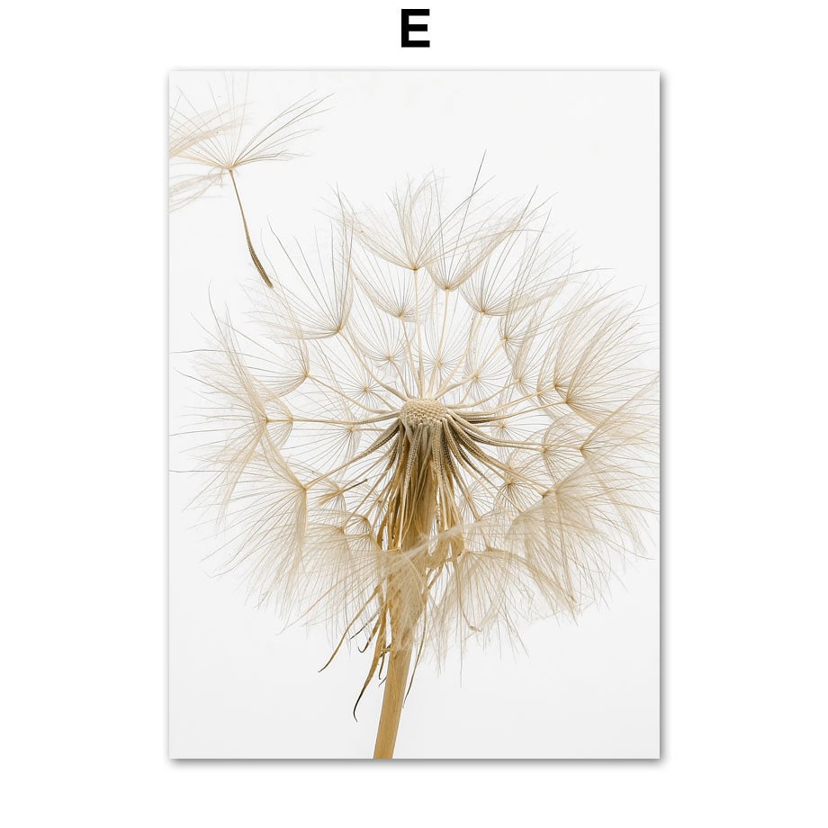 Elegantes Poster "Pampasgras Beige Liebe" von justgoodmood, präsentiert eine zarte Pusteblume in sanften Beigetönen - perfekt für die Dekoration von Wohnzimmer und Schlafzimmer.