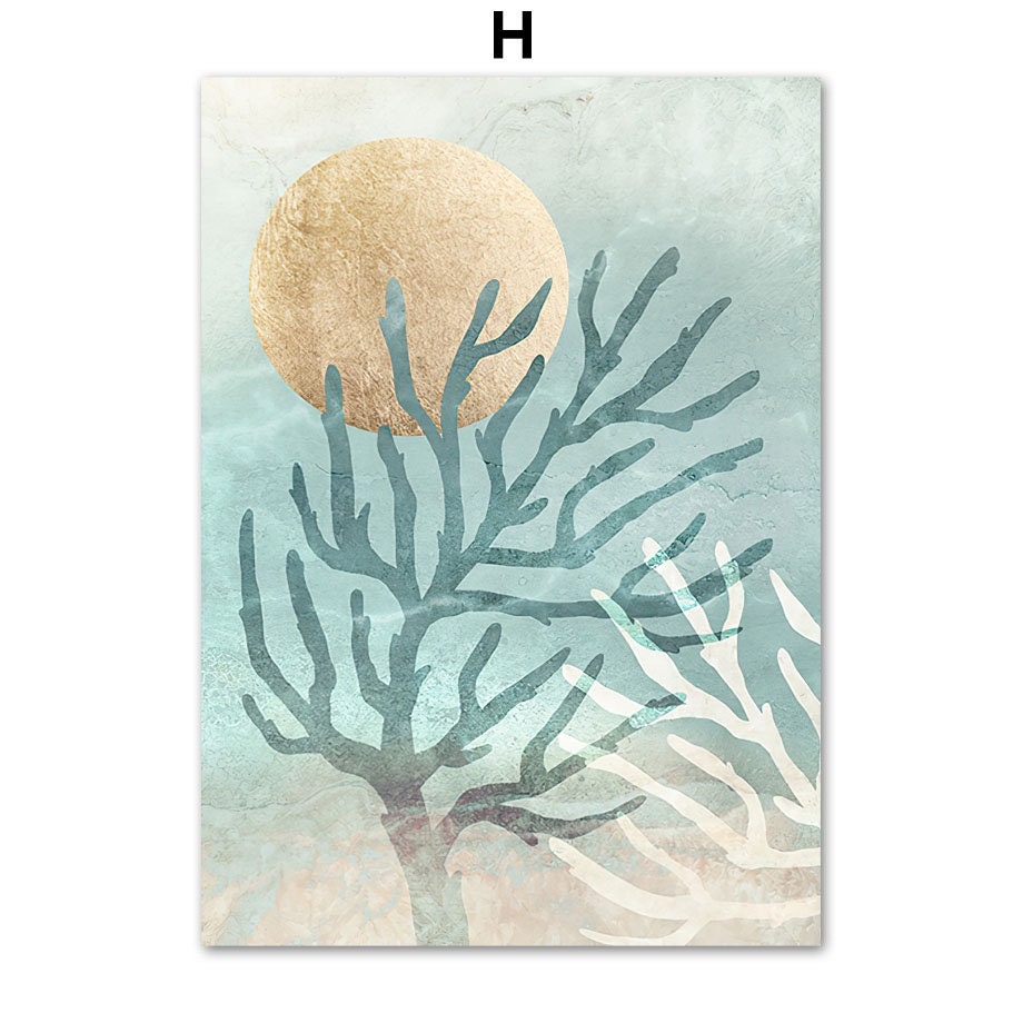 Schönes Poster mit einem stilvollen Korallendesign und goldener Sonne von justgoodmood, bringt maritimes Flair in Ihr Zuhause.