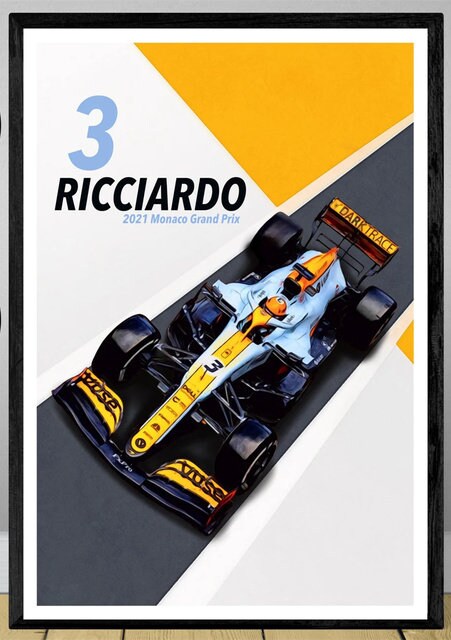 Dynamisches Poster von Ricciardo im 2021 Monaco Grand Prix, perfekt für Ihr Zuhause. Dieses tolle Deko Print stammt von justgoodmood und bringt Rennsport-Feeling in jeden Raum!