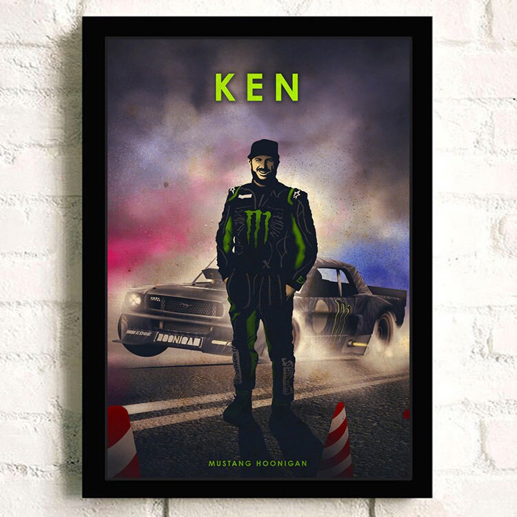 Kunstvolle Poster von Formel 1 Rennwagen und Fahrer - Ken Block. Ein aufregendes Deko-Print von justgoodmood.