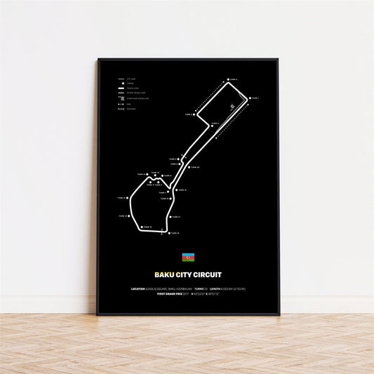 Hochwertiges Poster des Baku City Circuits von justgoodmood - eine perfekte Deko für Formel 1 Fans, grafisch auf 280g/m² Baumwoll-Leinwand gedruckt.