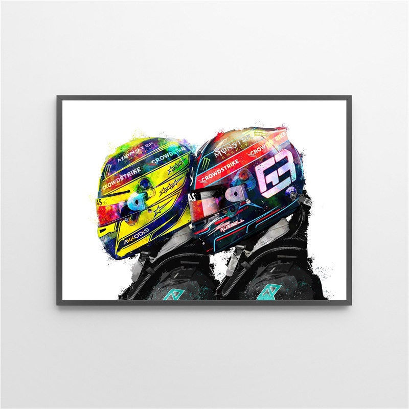 Kreatives Poster mit zwei Formel 1 Helmen, das die Dynamik der Rennfahrer einfängt. Verfügbar bei justgoodmood - Poster Formel 1 Rennfahrer Helm I Deko Print ohne Rahmen.