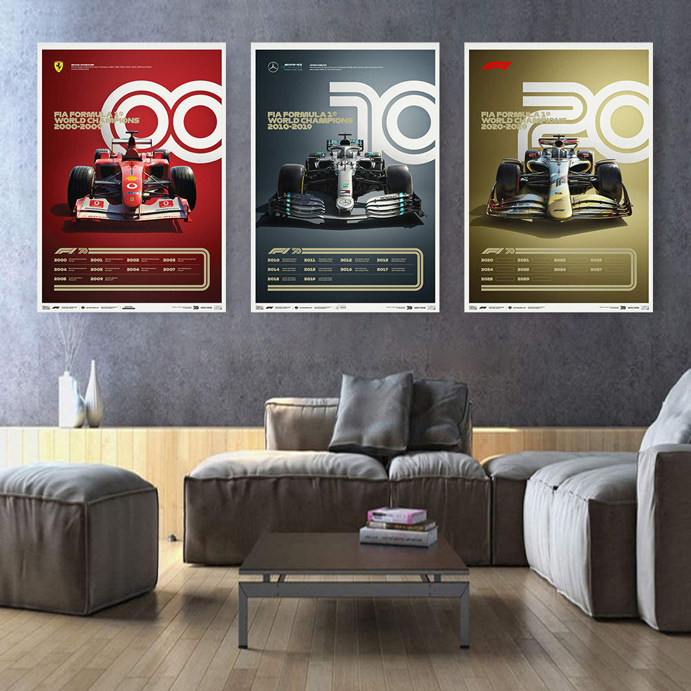 Helles Poster von Formel 1 Rennwagen mit Chronologie der Weltmeisterschaften von 2000 bis 2009, perfekt für Motorsportfans, erhältlich bei justgoodmood. Poster Formel 1 Jahrzehnte Rennwagen Chronologie Legenden I Deko Print ohne Rahmen.