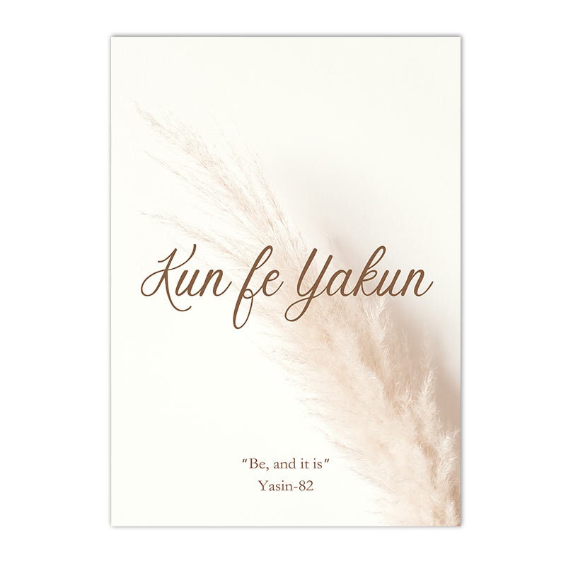 Einzigartiges Wandbild mit dem Spruch 'Kun fe Yakun' und Pampass Gras, ideal für inspirierende Raumgestaltung. Poster von justgoodmood.