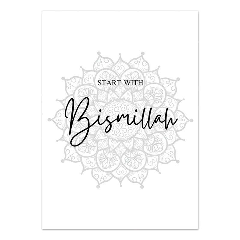 Detailaufnahme eines Posters mit der Aufschrift 'Start with Bismillah', kreiert von justgoodmood, Poster Islamische Architektur I Wandbilder Wohnzimmer & Schlafzimmer I Deko Print Bilder I ohne Rahmen.
