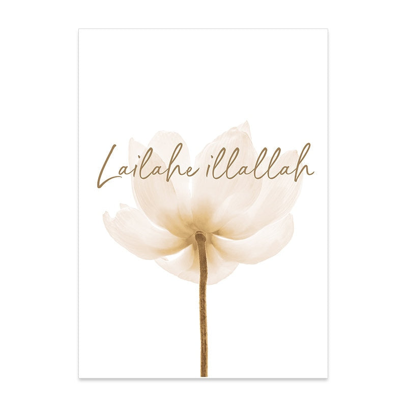 Elegante Blüte mit dem Schriftzug 'Lailahe illallah', ein echtes Kunstwerk, das Ruhe und Inspiration ausstrahlt. Poster Islamische Kalligraphie Boho Abstrakt I Wandbilder Wohnzimmer & Schlafzimmer I Deko Print Bilder I ohne Rahmen von justgoodmood.