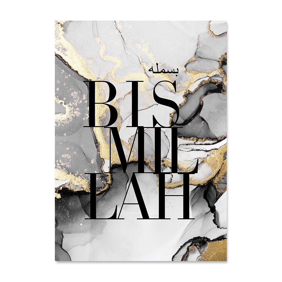 Stilvolles Poster mit der Aufschrift "Bismillah" in eleganter Schrift auf einem modernen, grafischen Hintergrund. Ideal für Wohnzimmer und Schlafzimmer, präsentiert von justgoodmood.