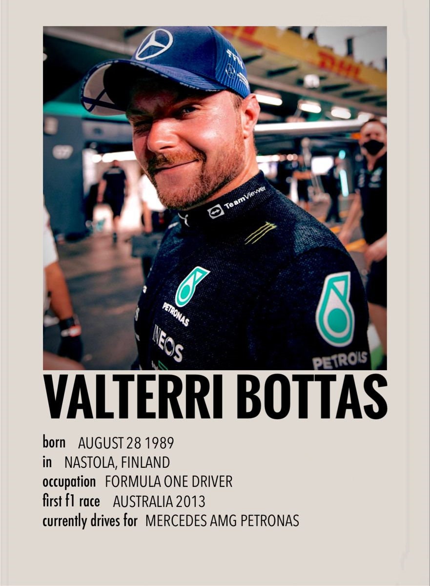 Bringe Schwung in dein Zuhause mit dem Formel 1 Rennfahrer Sammelkarten Poster von justgoodmood. Valtteri Bottas, ein erfolgreicher Formel 1 Fahrer, der für Mercedes AMG Petronas fährt, strahlt Lebensfreude aus.