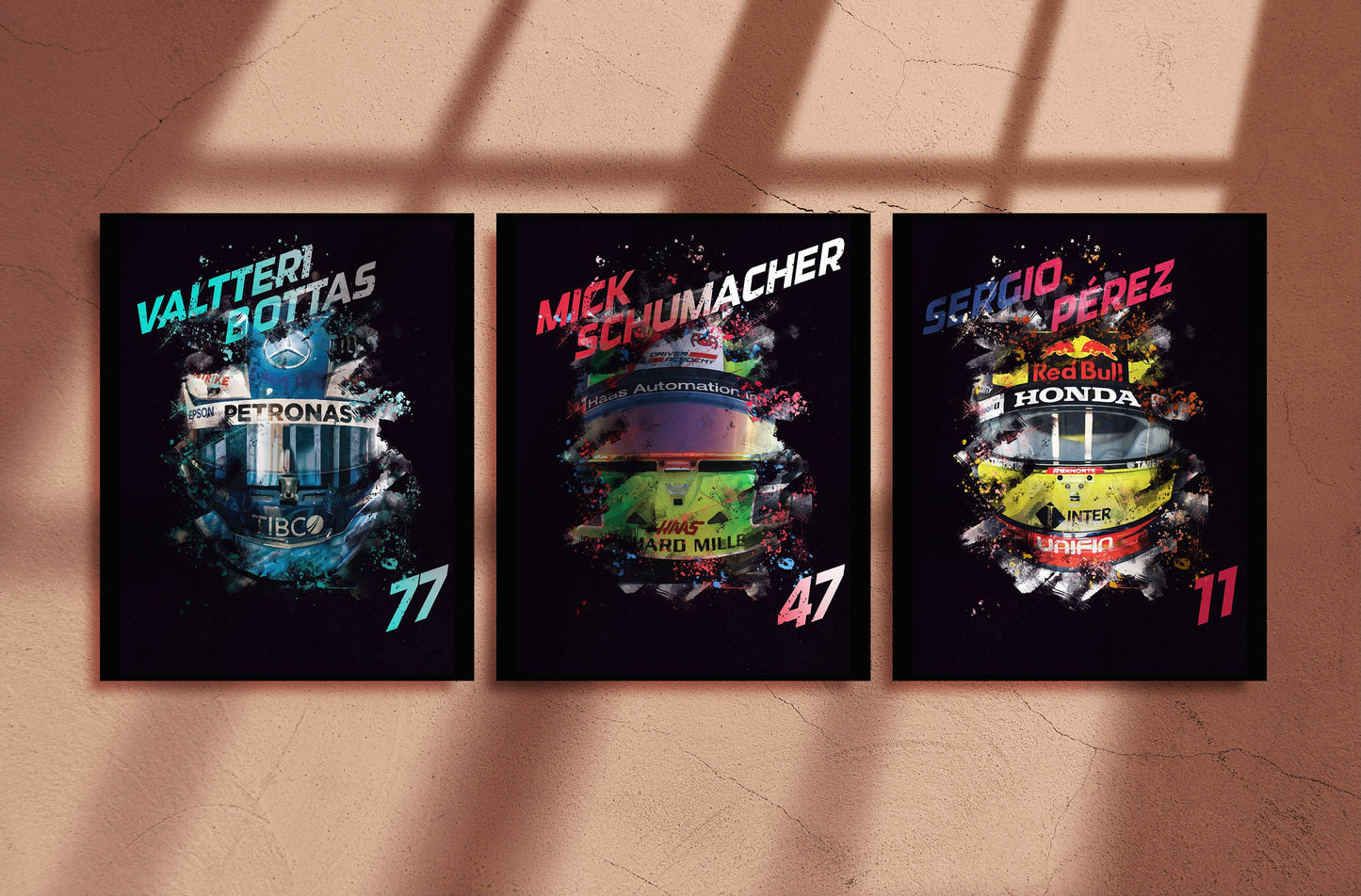Poster Formel 1 Helme mit Valtteri Bottas, Mick Schumacher und Sergio Perez; beeindruckender Deko-Print ohne Rahmen von justgoodmood.