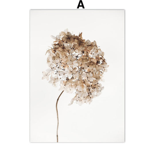 Elegantes Pampasgras Meer Beige Poster von justgoodmood, zeigt zarte Blüten auf weißem Hintergrund, ideal als Deko Print für einen charmanten und modernen Stil.