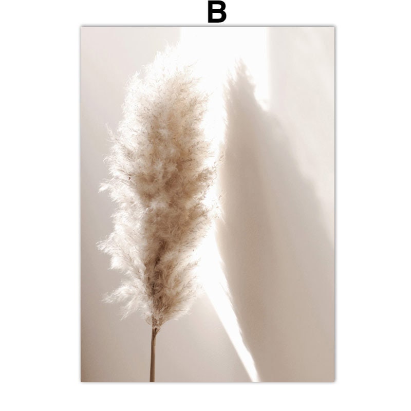 Hochwertiges Poster Pampasgras Meer Beige von justgoodmood, das einen eleganten, boho-inspirierten Look in dein Zuhause bringt. Ideal für Wohnzimmer und Schlafzimmer.