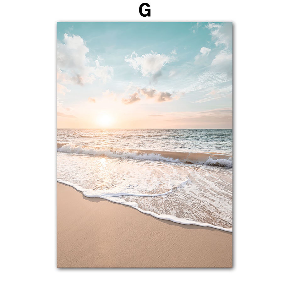 Strahlendes Poster von justgoodmood: Strand Burg Heißluftballon Buggy Abenteuer - Sonnenuntergang über dem Meer, der perfekte Moment für inspirierende Wandgestaltung.