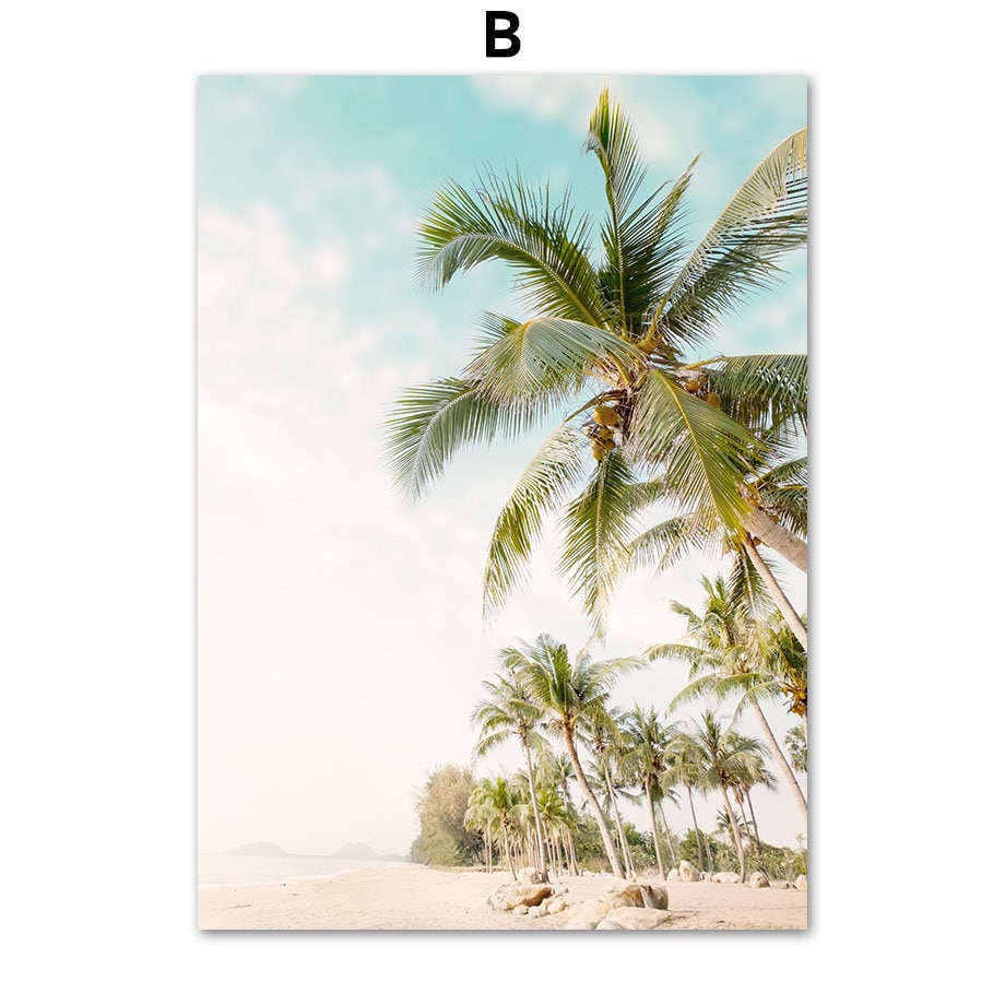 Hohe Palmen unter einem strahlend blauen Himmel am Strand. Poster Sonnenschein Hängematte Palmen Meer von justgoodmood, bringt tropische Atmosphäre in Ihr Zuhause.