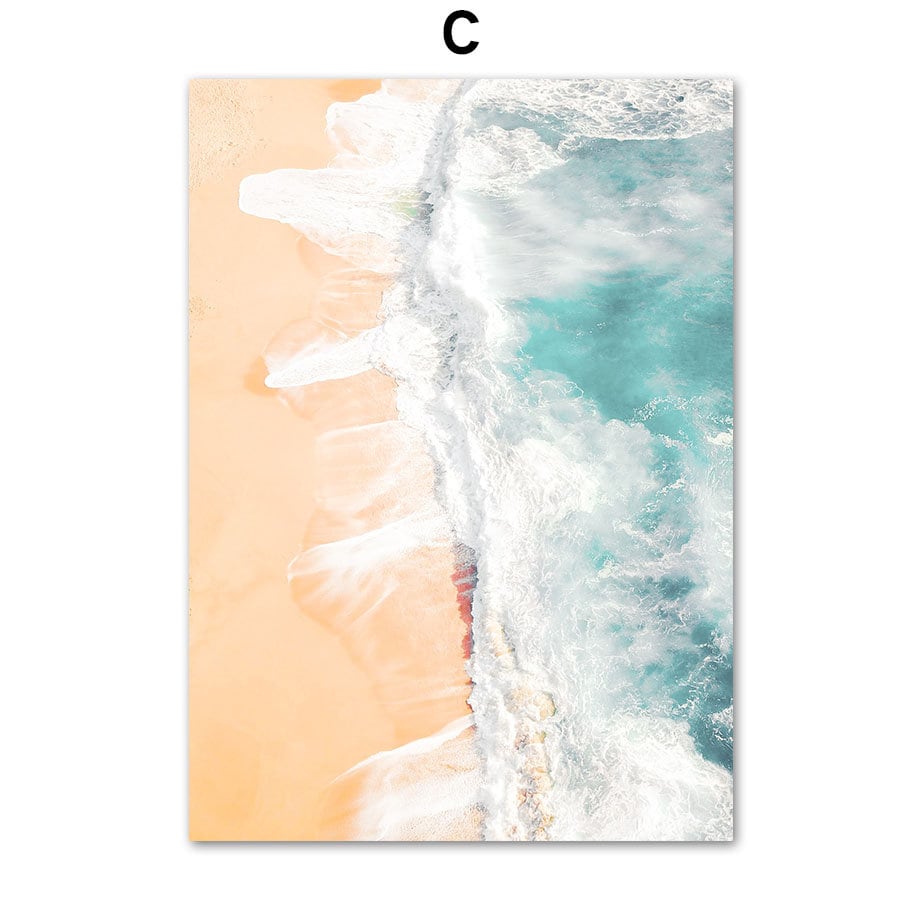 Wunderbares Wandbild von justgoodmood, das den Ozean und den Strand zeigt, ideal für die Gestaltung von Innenräumen.