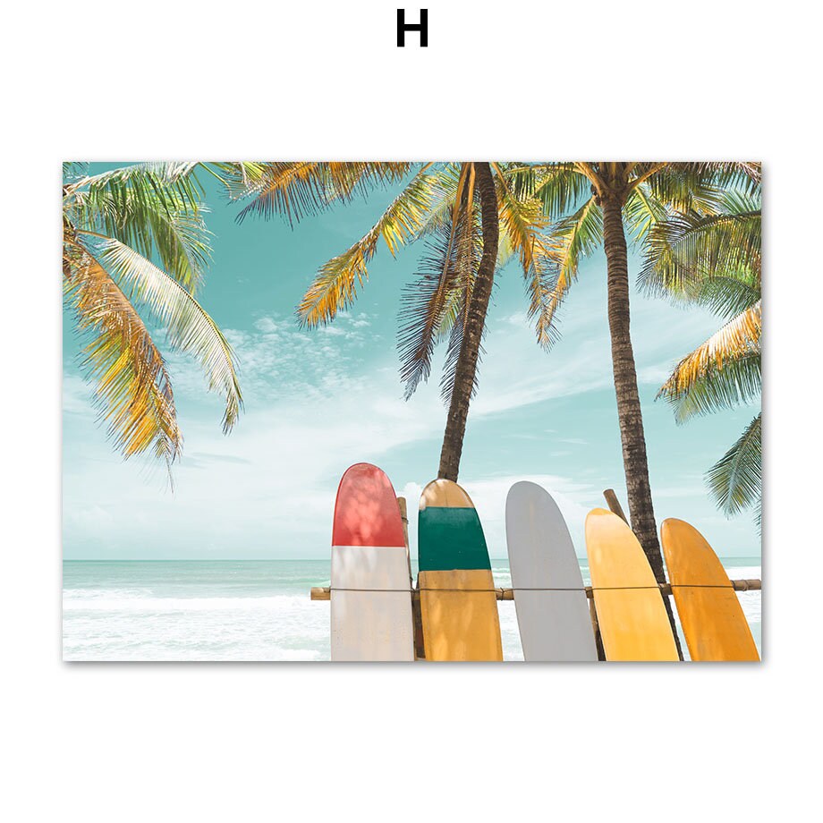 Buntes Poster von justgoodmood mit Surfbrettern unter Palmen, bringt einen Hauch von Urlaub in Ihr Wohnzimmer.