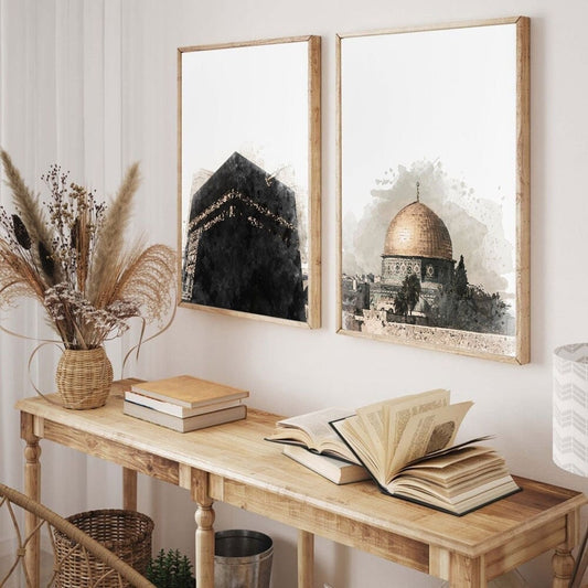 Schönes Poster der Moschee in Mekka mit der Kaaba, von justgoodmood. Ideal für die Wanddekoration in Wohnzimmer und Schlafzimmer.