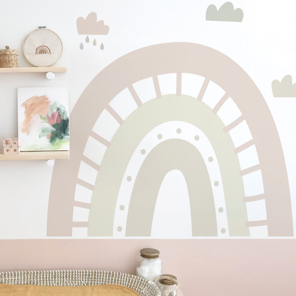 Wunderschöner Wandaufkleber im Boho-Stil von justgoodmood, ein Regenbogen mit sanften Farben und Wolken, perfekt für die Kinderzimmer-Deko. Sticker Set für eine zauberhafte Atmosphäre im Babyzimmer.