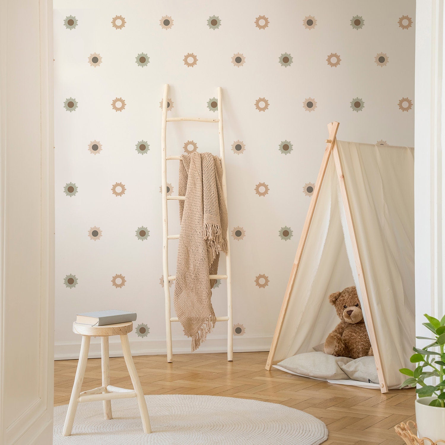 Wunderschöne Wanddekoration mit Blumenstickern für das Kinderzimmer, ideal für die Gestaltung von Babyzimmern und Jugendzimmern von justgoodmood. Kreative Wandtattoos, die einen farbenfrohen, fantasievollen Raum schaffen.