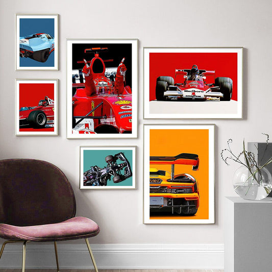 Verschiedene Formel 1 Rennwagen Poster in einem stilvollen Rahmen, ideal für Motorsportfans von justgoodmood. Poster Formel 1 Rennwagen Rennfahrer I Deko Print ohne Rahmen.