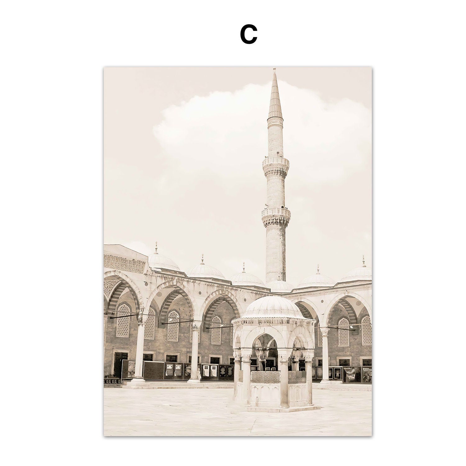 Poster Islamische Architektur Abstrakt von justgoodmood, fängt die Ruhe eines Hofs mit einem markanten Minarett ein, perfektes Wandbild für inspirierende Räume.