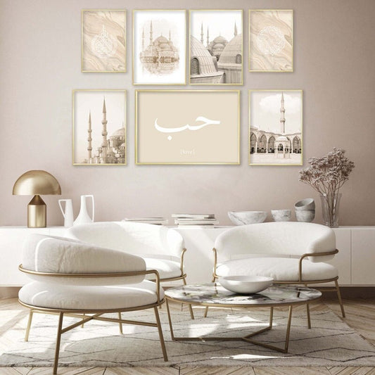 Vielseitige Wandgestaltung mit islamischer Architektur – Poster von Justgoodmood für Wohnzimmer und Schlafzimmer, in einem stilvollen, modernen Raum mit bequemen Möbeln.