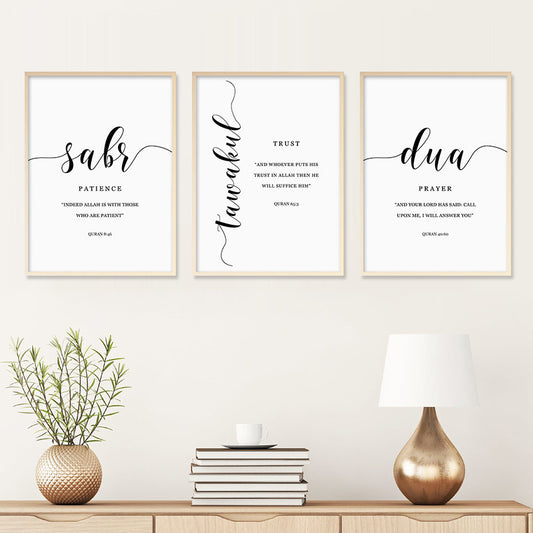 Inspirierendes Poster Set von justgoodmood mit den Themen Geduld, Vertrauen und Gebet. Perfekte Wanddekoration für Wohnzimmer und Schlafzimmer, die positive Botschaften vermittelt. Gestalte dein Zuhause mit diesem einzigartigen Deko Print und bringe Freude in deine Räume!