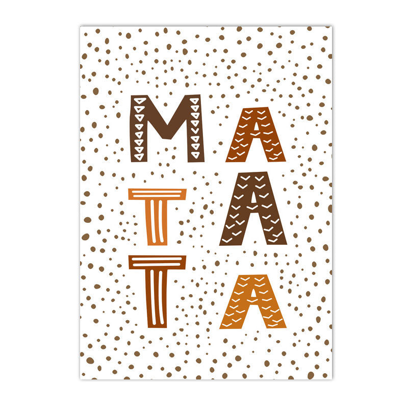 Kreatives Poster von justgoodmood mit dem Wort 'MATATA' in bunten Buchstaben auf einem gepunkteten Hintergrund, eine fröhliche Ergänzung für jedes Kinderzimmer. Hakuna Matata Löwe Tiger Design.