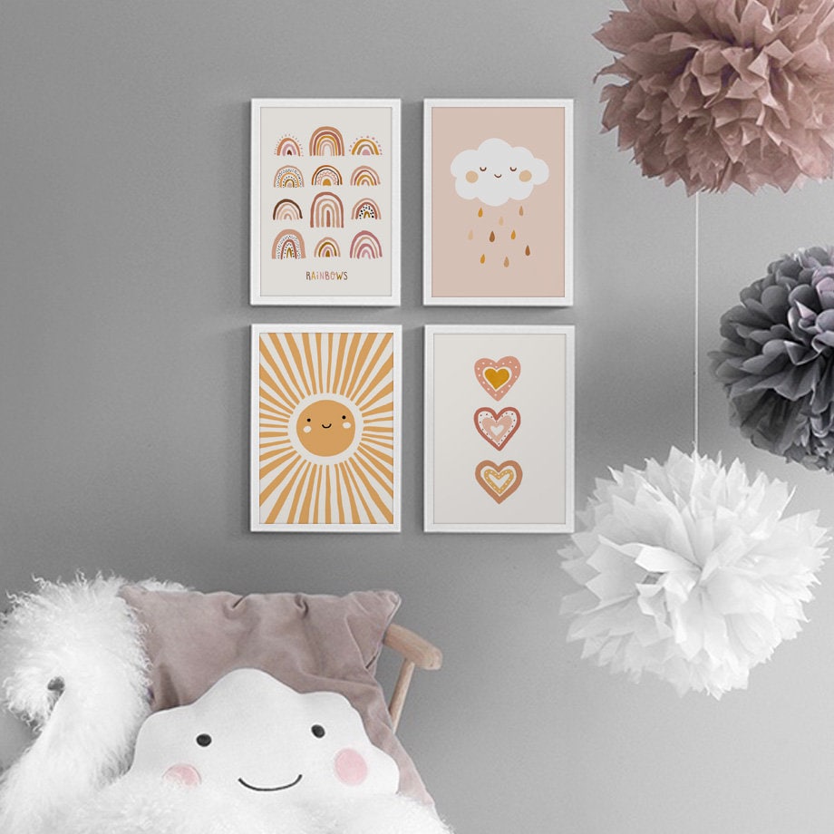 Fröhliches Kinderzimmer Poster mit Sonne, Regenbogen und Herzen von justgoodmood. Ideal für die Wanddekoration im Kinderzimmer.