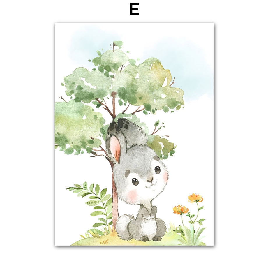 Lieblicher Hase unter einem Baum mit Blumen, perfekt für die Gestaltung von Kinderzimmern. Kunstdruck von justgoodmood, Titel: Poster Kinderzimmer Waldtiere Bäume.