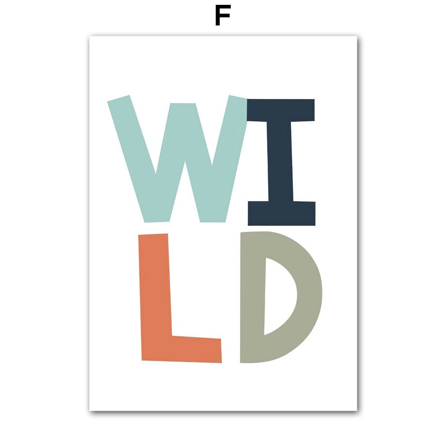 Lebhaftes Poster mit dem Wort 'WILD' in modernen, bunten Lettern, eine tolle Deko-Idee für das Kinderzimmer von justgoodmood.