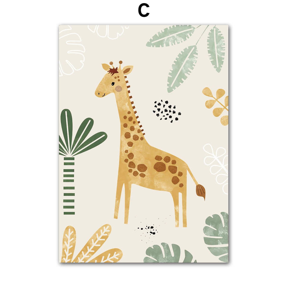 Wunderschönes Poster einer Giraffe in warmen Erdtönen, umgeben von stilisierten Pflanzen, ideal für die Wanddekoration im Kinderzimmer. Entdecken Sie das einzigartige Design bei justgoodmood - Poster Kinderzimmer Dschungel Tiere I Name Personalisiert I Kinderzimmer Bilder I Wand Deko.