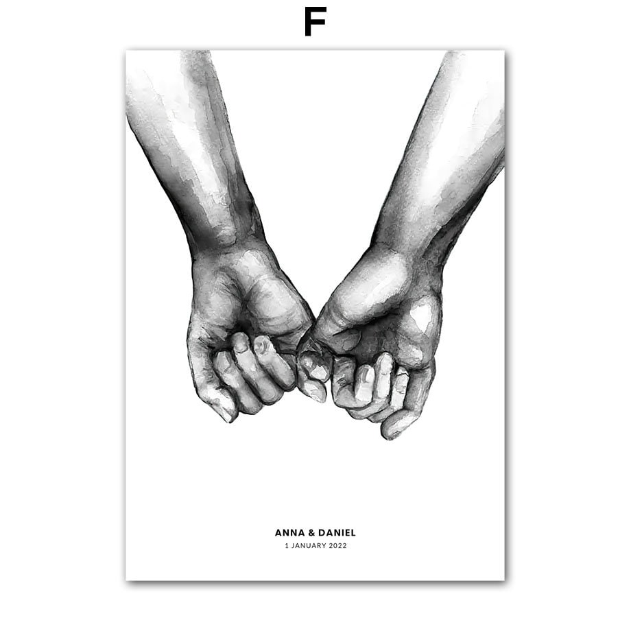 Schönes Poster von justgoodmood, auf dem zwei Hände verbunden sind. Perfekt als personalisierte Kunst für Paare oder als Hochzeitsgeschenk.
