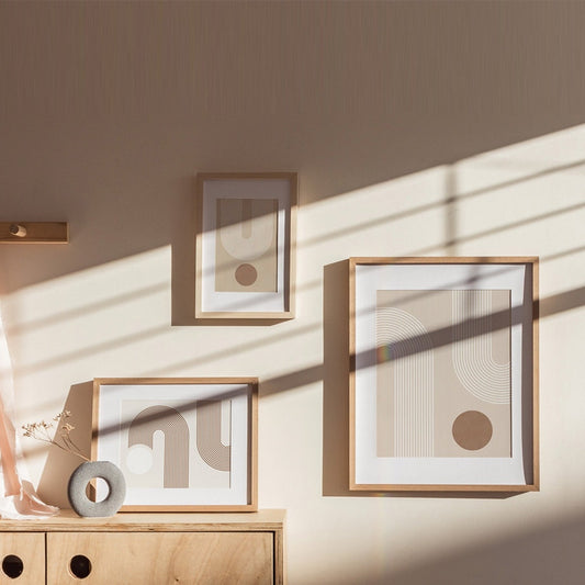 Elegante Boho Wandbilder mit abstrakten Linien in Beige und Braun, von justgoodmood - ideal für kreative Raumgestaltung.