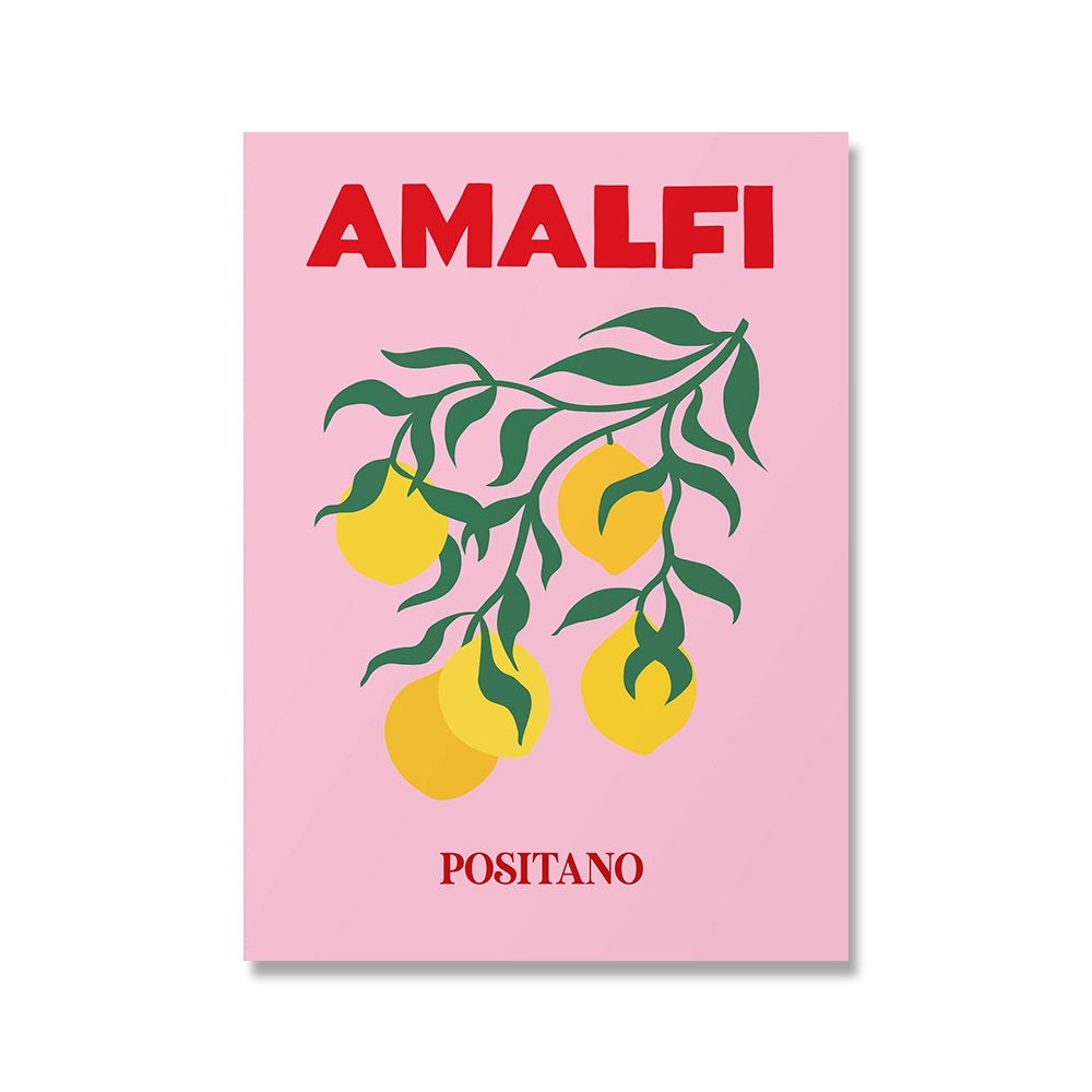 Lebhaftes Amalfi Poster mit gelben Zitronen auf rosa Hintergrund. Perfekt für Wohnzimmer, von justgoodmood, Titel: Poster Städte Reise Urlaub I Amalfi.