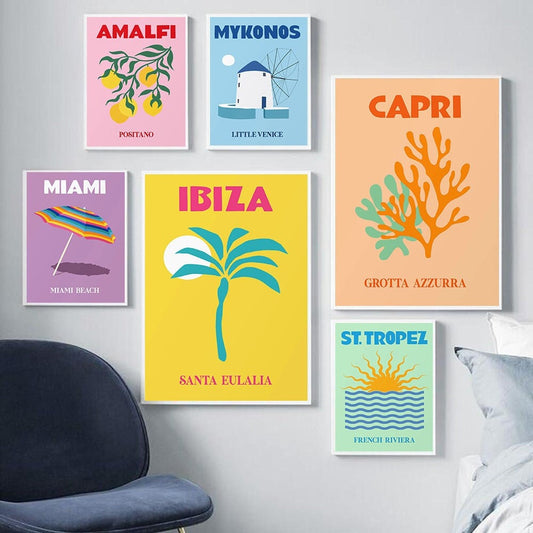 Bunte Poster von Mykonos, Ibiza, Miami, Capri, St. Tropez und Amalfi, ideal für Wanddeko. Dieses Kunst-Print ohne Rahmen von justgoodmood bringt Urlaubsflair in Ihr Zuhause!